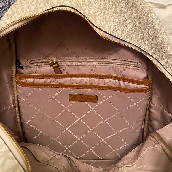 Michael Kors Large backpack purse White/cream and Tan with Gold zippers - Picture 8 of 12